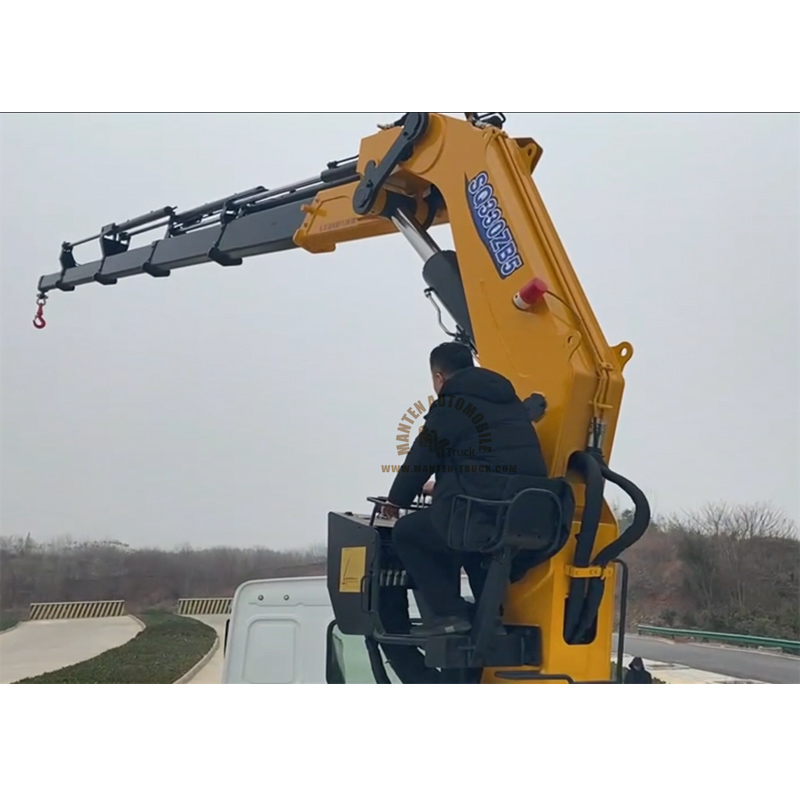 Ang Truck Mounted Crane Can Be Operated From Left To Kanan