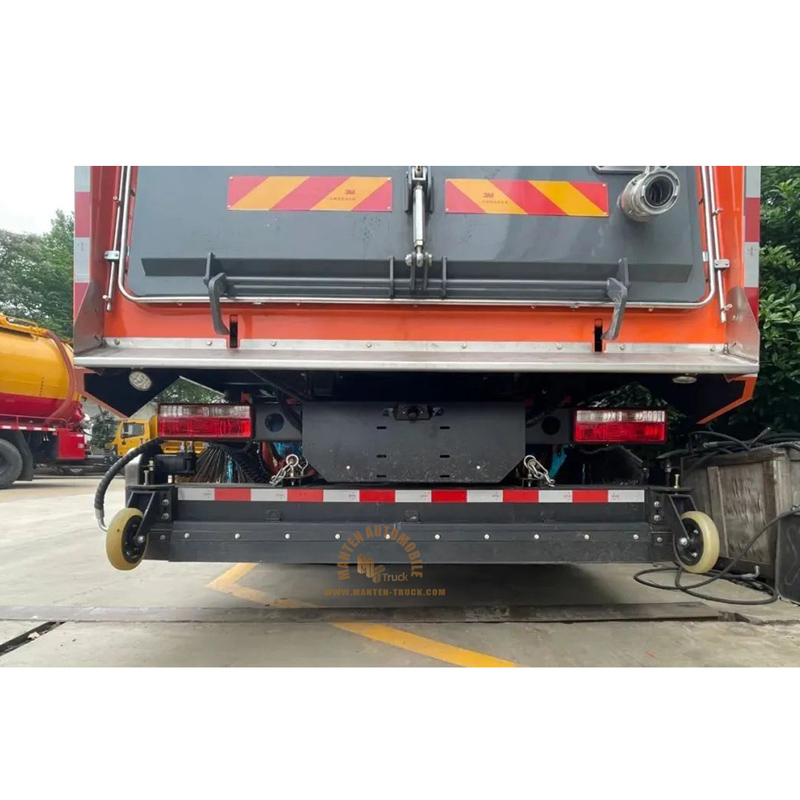 Rear Suction Of Vacuum Road Sweeper